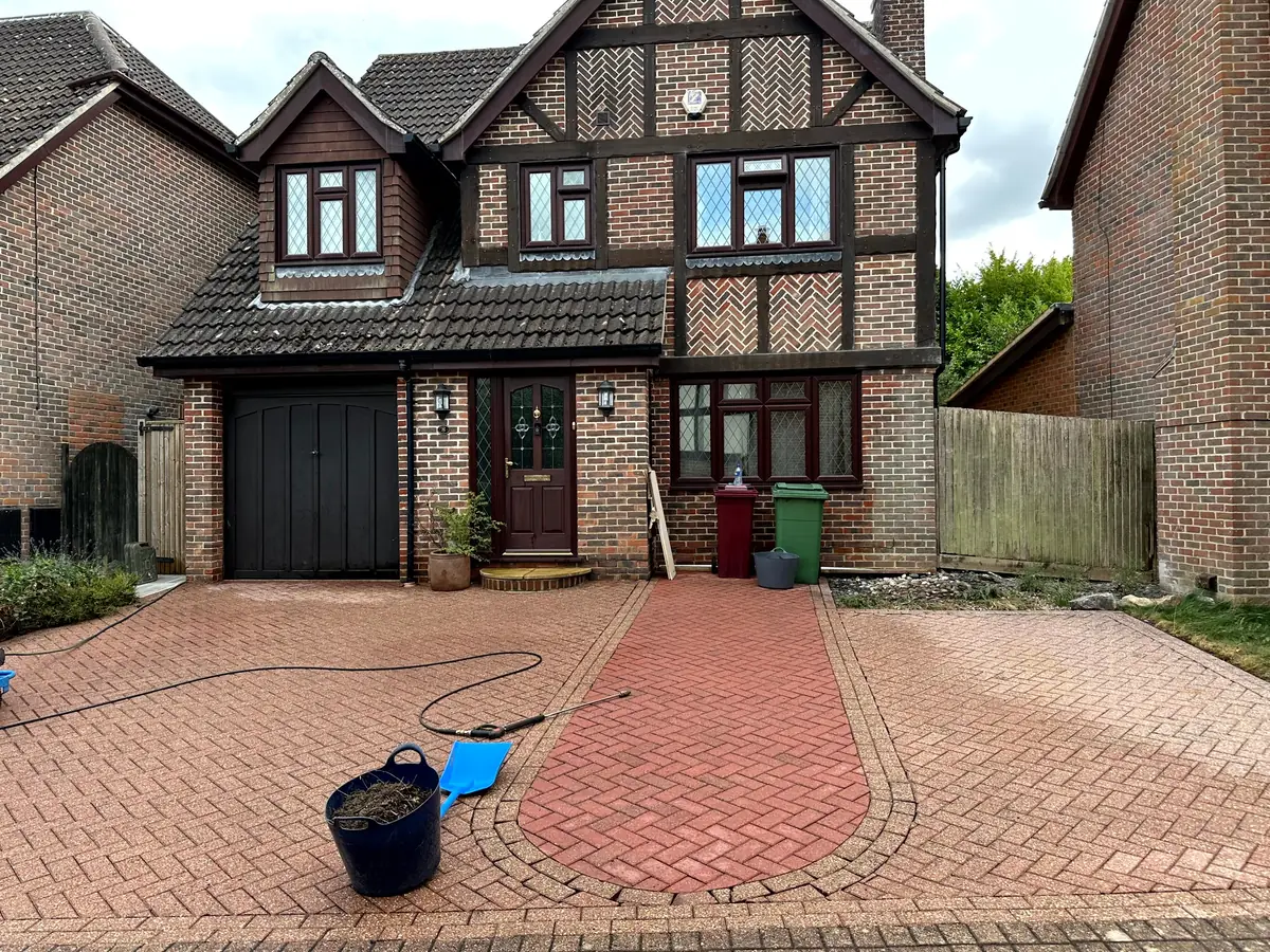 Clean driveway in Basingstoke, Hampshire after pressure washing