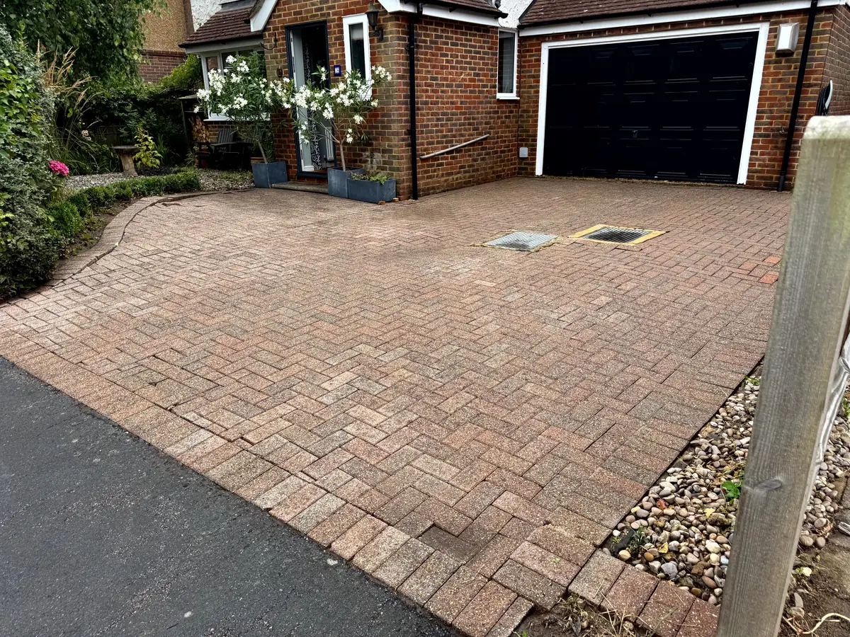 Clean driveway in Tonbridge, Kent after pressure washing